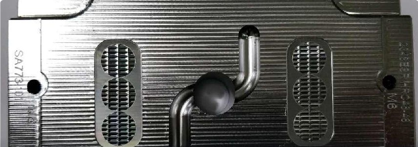 Mirror polished steel mould insert for a reflector optic